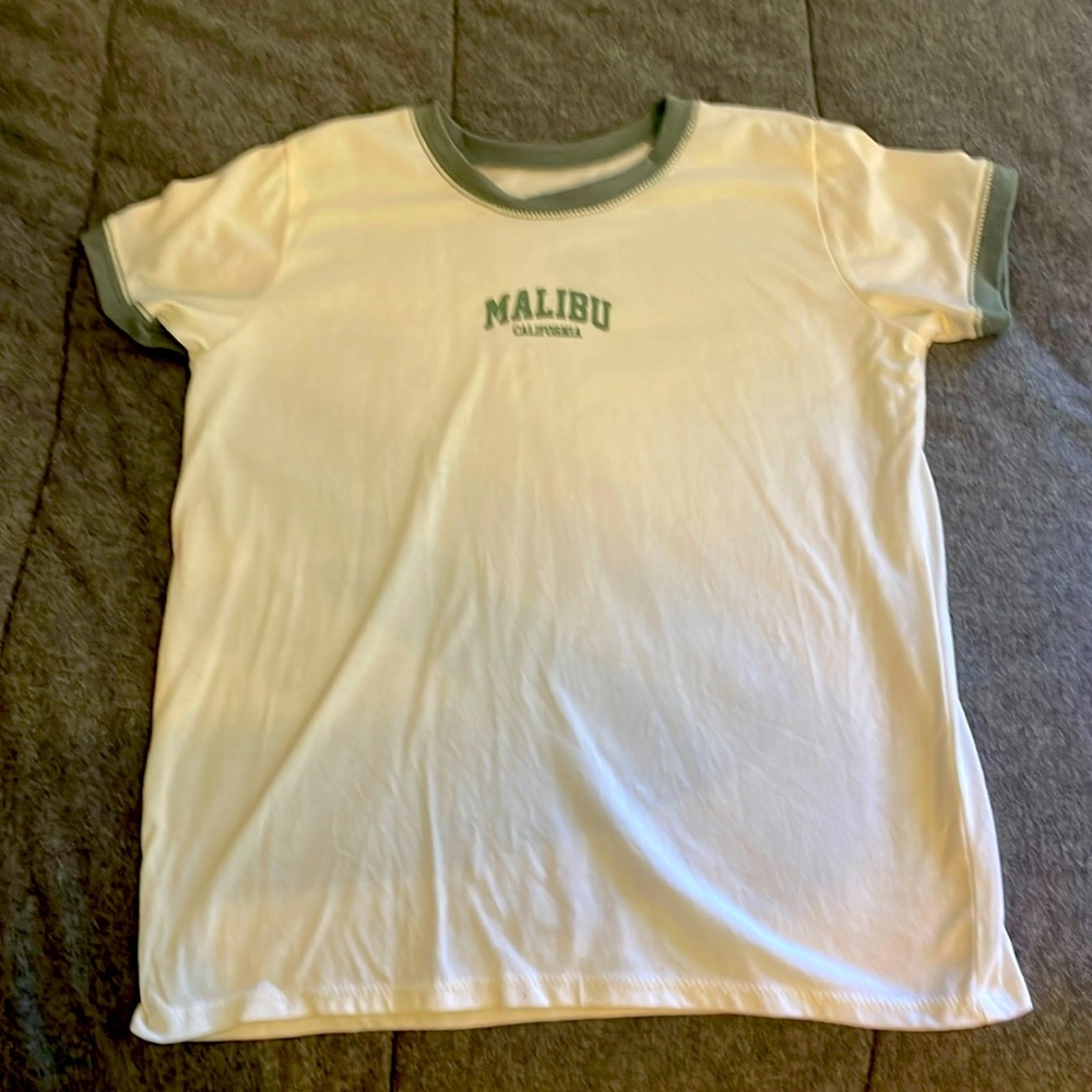 t-shirt cream colored with green details